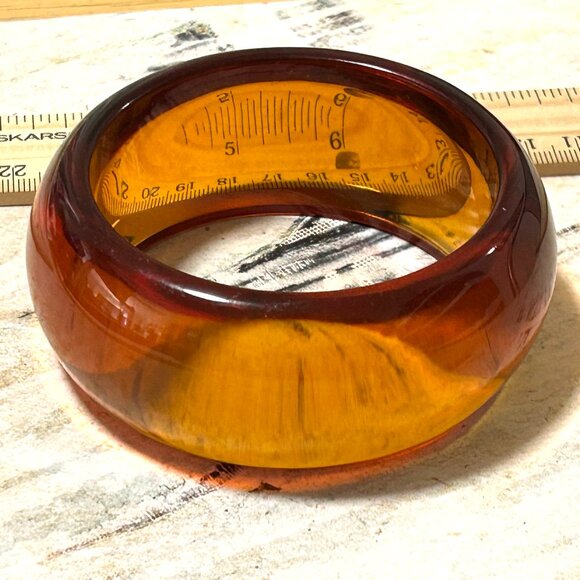 Bold Vintage Heavy Amber Iced Tea Domed Lucite Wide Bangle Bracelet Mod - Picture 2 of 11